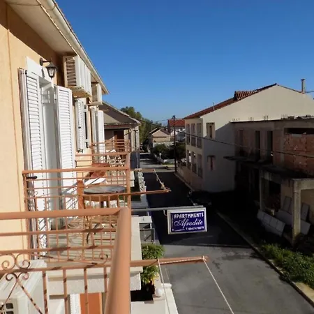 Afrodite 10 Spacious Apartment * Ajía Effimía